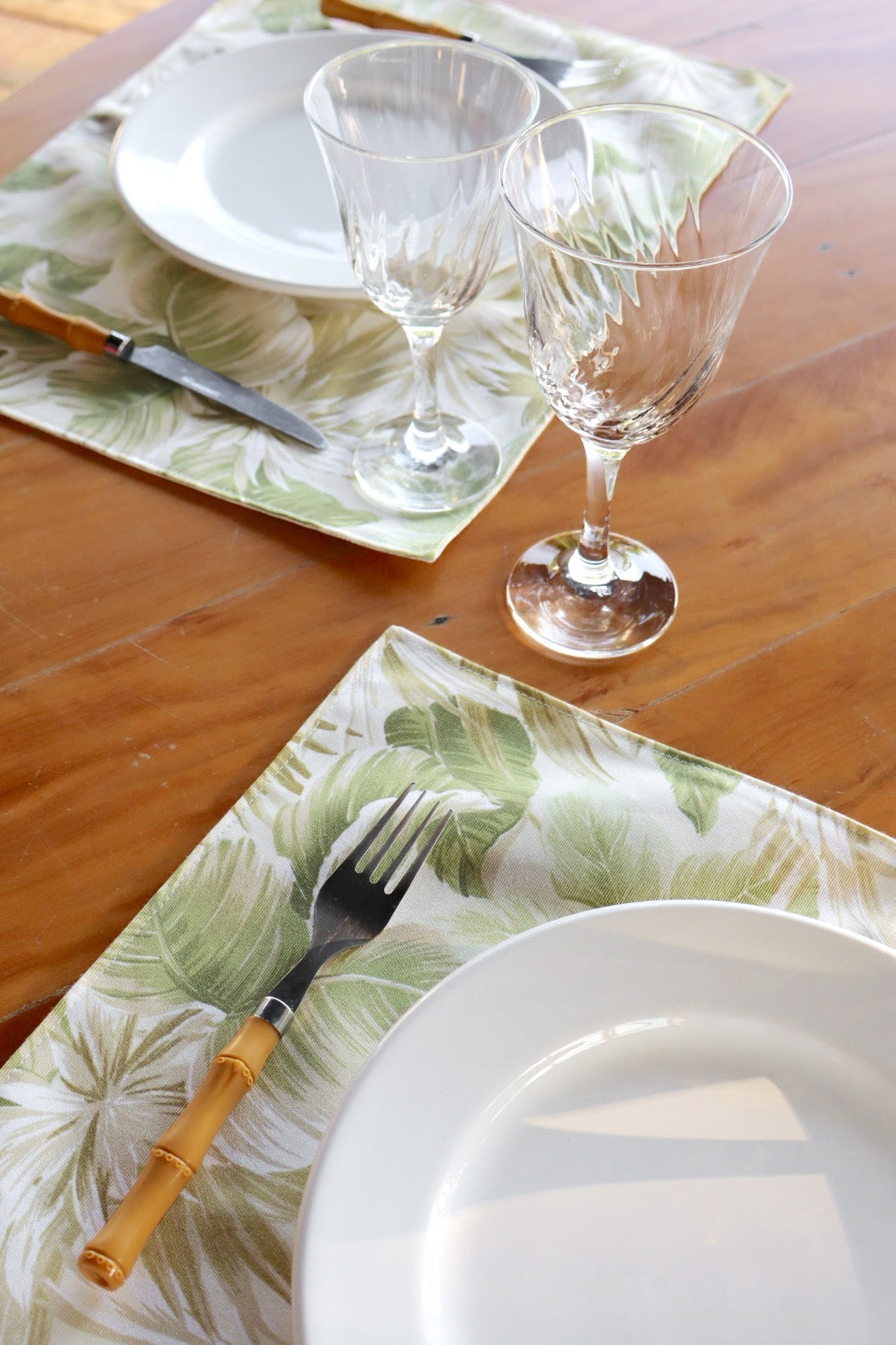 Lugar Americano Dupla Face Impermeável Folhas Verde/ Mesclado Cru