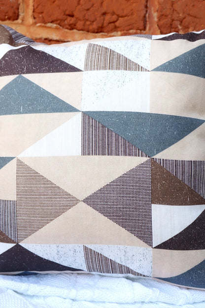 Capa de Almofada em Gorgurinho Triângulo Bege 45x45