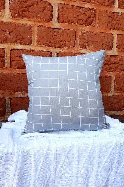 Capa de Almofada em Gorgurinho Grid Cinza 45x45