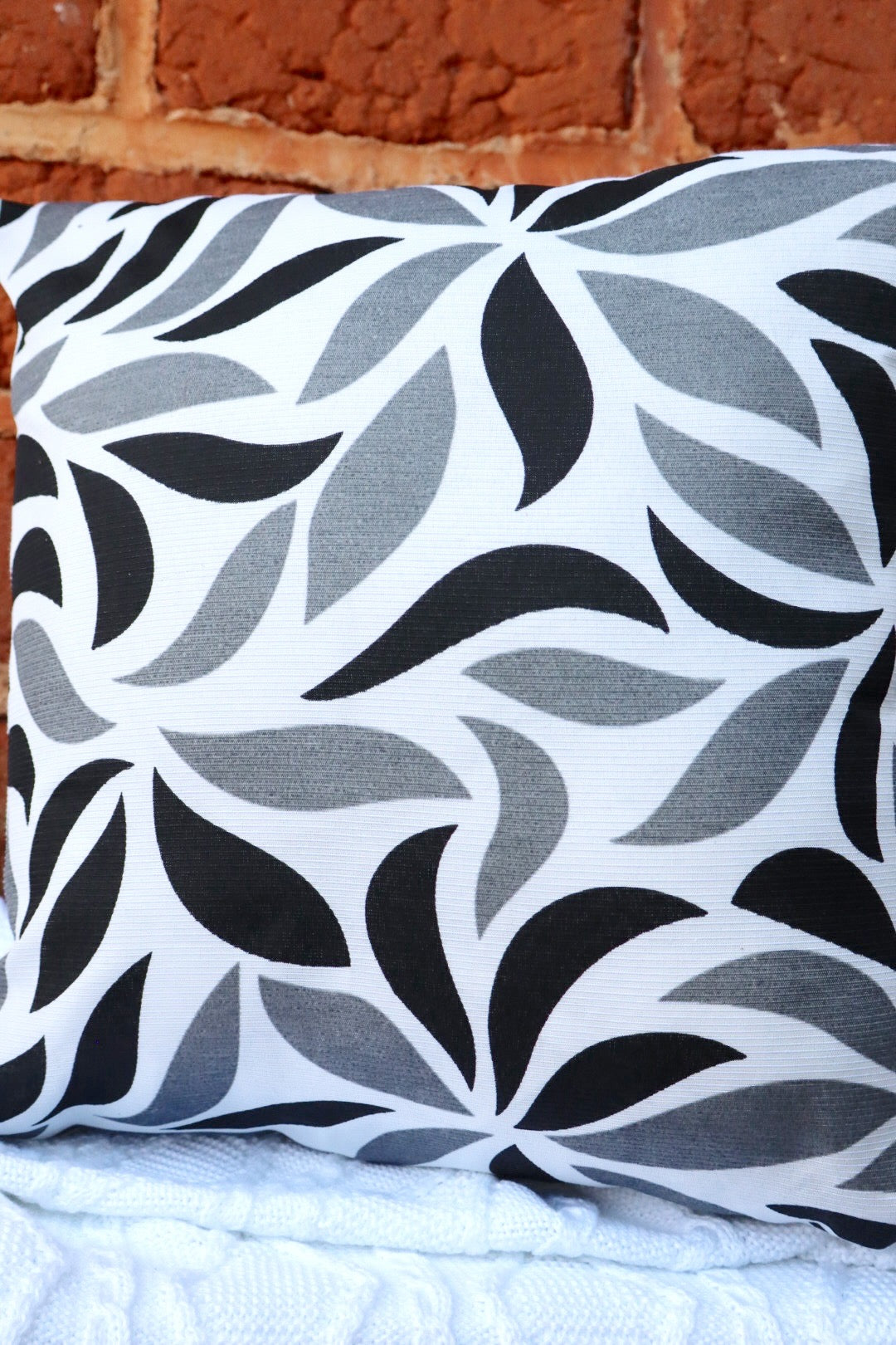 Capa de Almofada em Gorgurinho Preta e Cinza 45x45