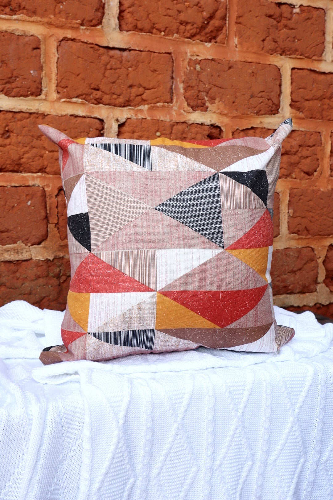 Capa de Almofada em Gorgurinho Triângulo Terracota 45x45