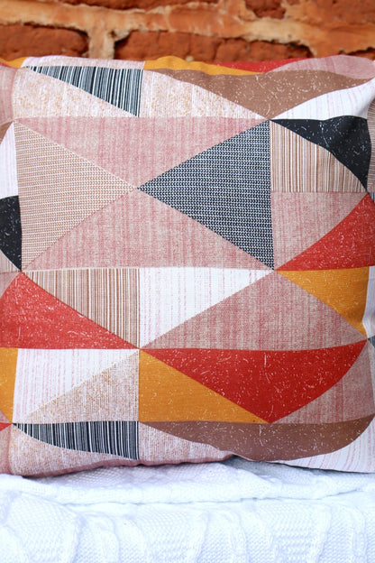 Capa de Almofada em Gorgurinho Triângulo Terracota 45x45