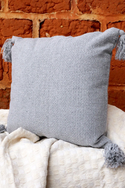 Capa de Almofada Boho com Pompom Cinza 45x45