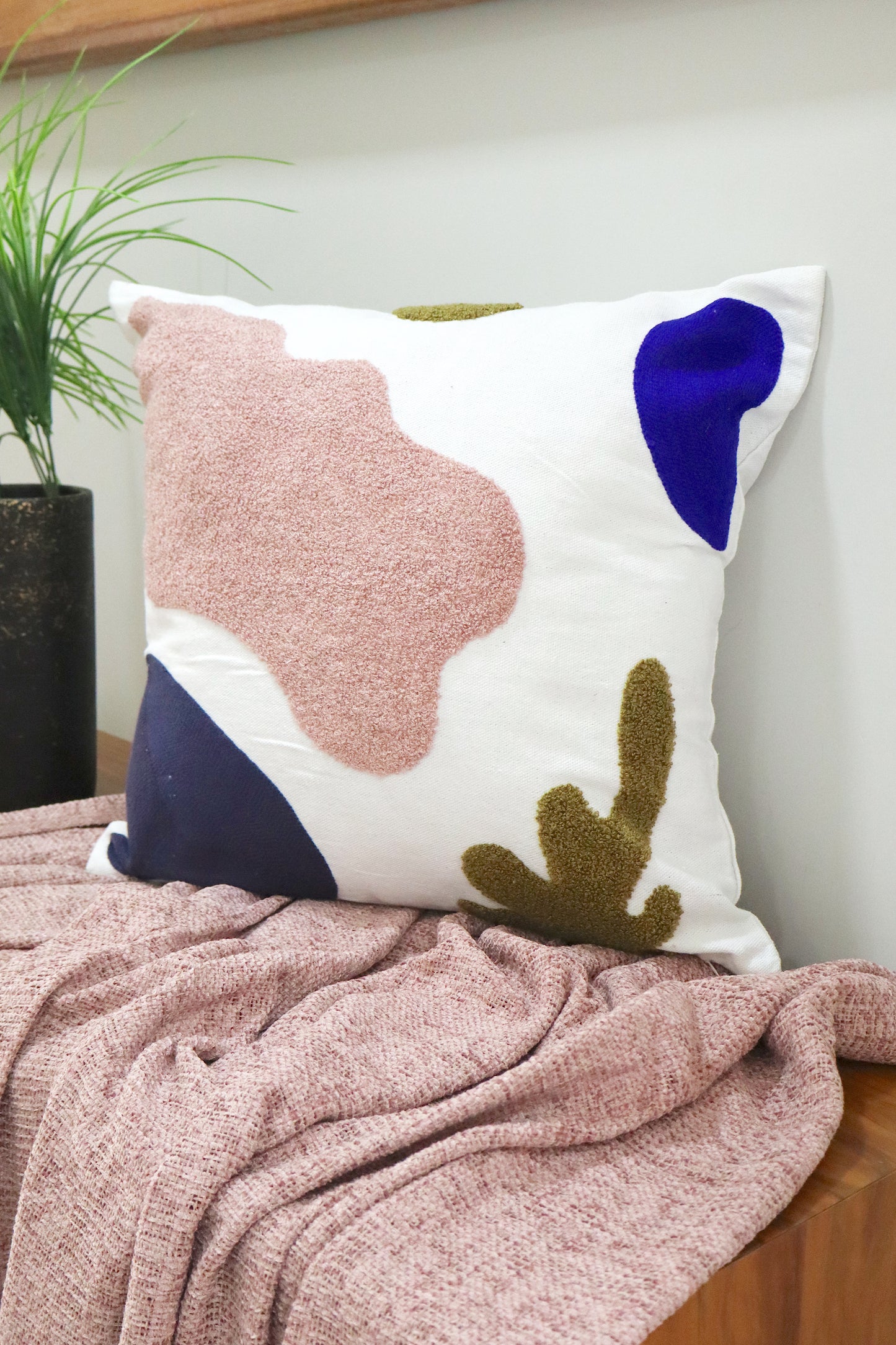 Capa de Almofada Bordada em Linho 45x45 Rosa e Azul
