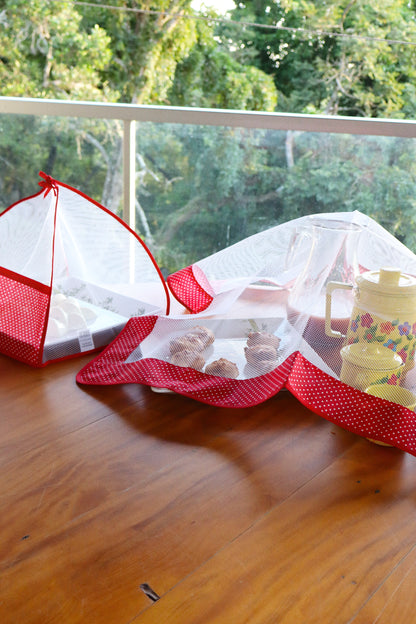 Kit Tule Cobre Alimentos 72x72cm + Cobre Bolo 30x30cm Poá Vermelho