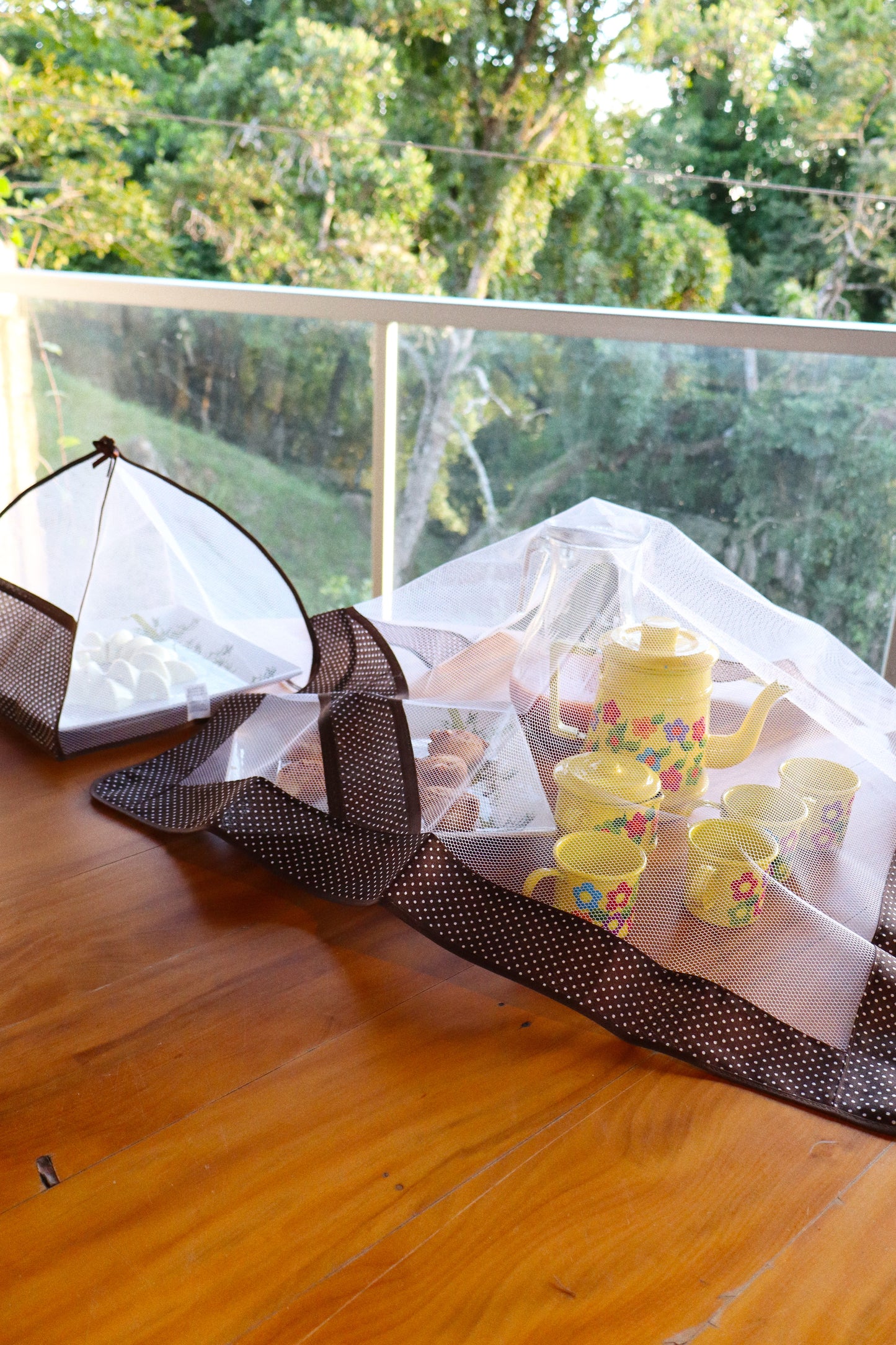 Kit Tule Cobre Alimentos 72x72cm + Cobre Bolo 30x30cm Poá Marrom