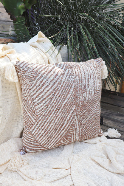 Capa de Almofada Boho Amestista com Pompom Marrom 45x45