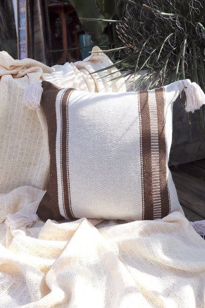 Capa de Almofada Boho Estampada com Pompom Listras Marrom 45x45