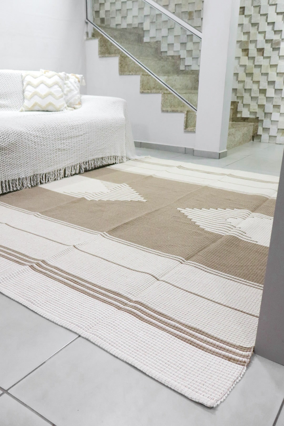 Tapete de Bico X Linha Cru e Bege 2,00x2,50m