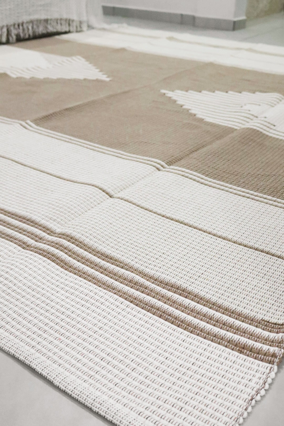 Tapete de Bico X Linha Cru e Bege 2,00x2,50m