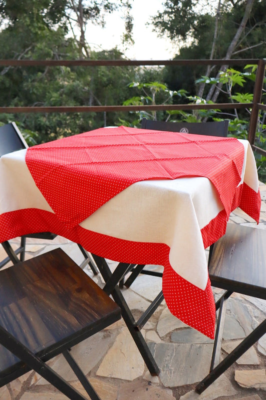 Toalha de Mesa com Barra de Tricoline Poá Vermelho com Composê 1,5mx1,5m