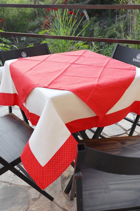 Toalha de Mesa com Barra de Tricoline Poá Vermelho com Composê 1,10x1,10m