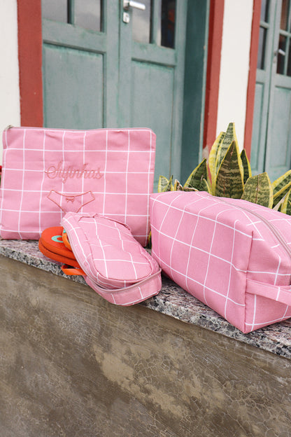 Kit Viagem Necessaire Box + Sujinha Limpinha Porta Calcinha + Porta Chinelos Grid Rosa