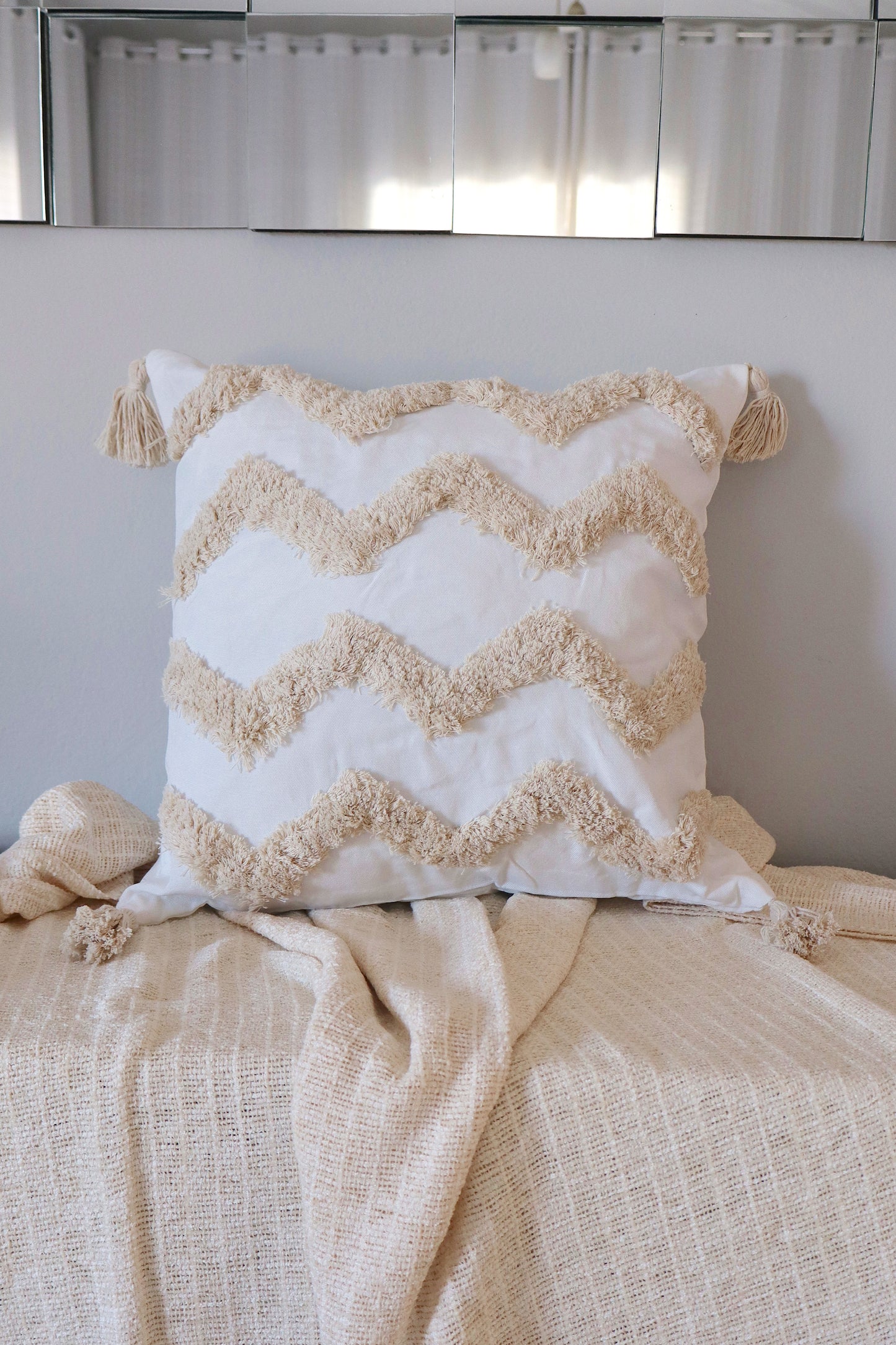 Capa de Almofada Bordada em Linho Tufada Boho 45x45 EST06