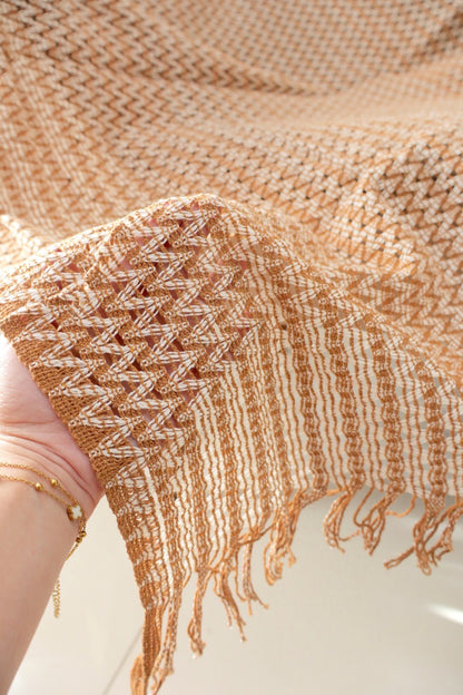 Manta para Sofá em Renda Caramelo 1,20x1,70m