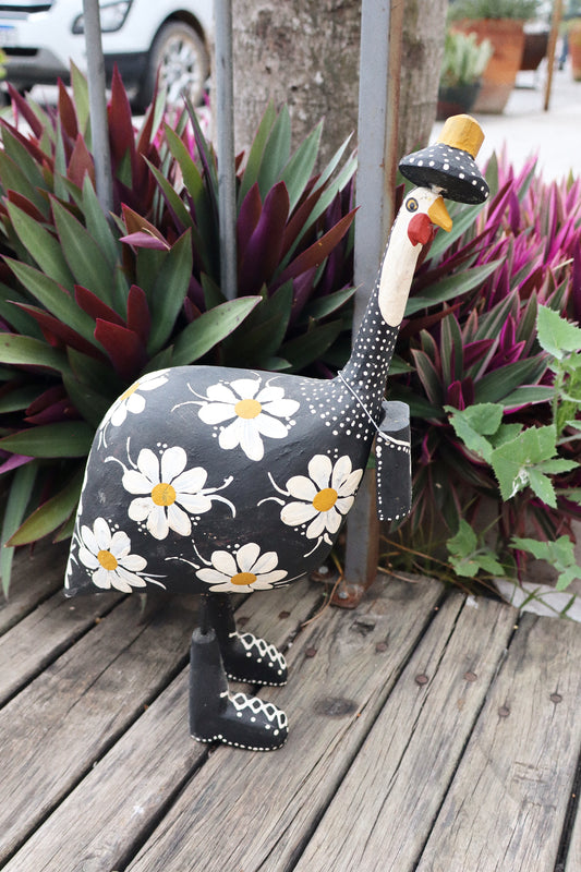 Galinha D’angola de Bota, Bolsa e Chapéu Flor