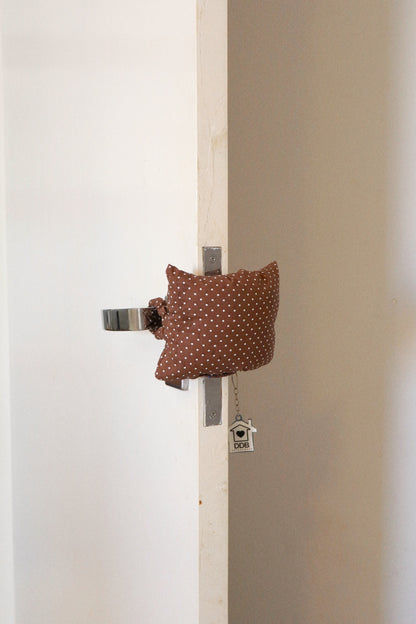 Protetor de Porta  “Não Bate a Porta” Poá Marrom