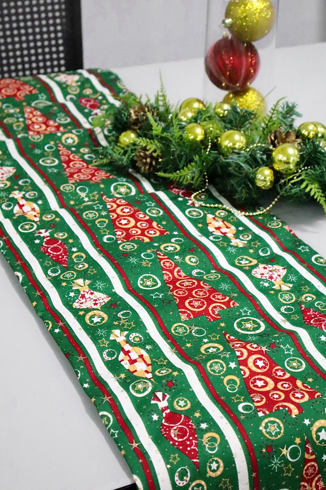 Caminho de Mesa Dupla Face Juta / Tecido Árvores Verde Natal