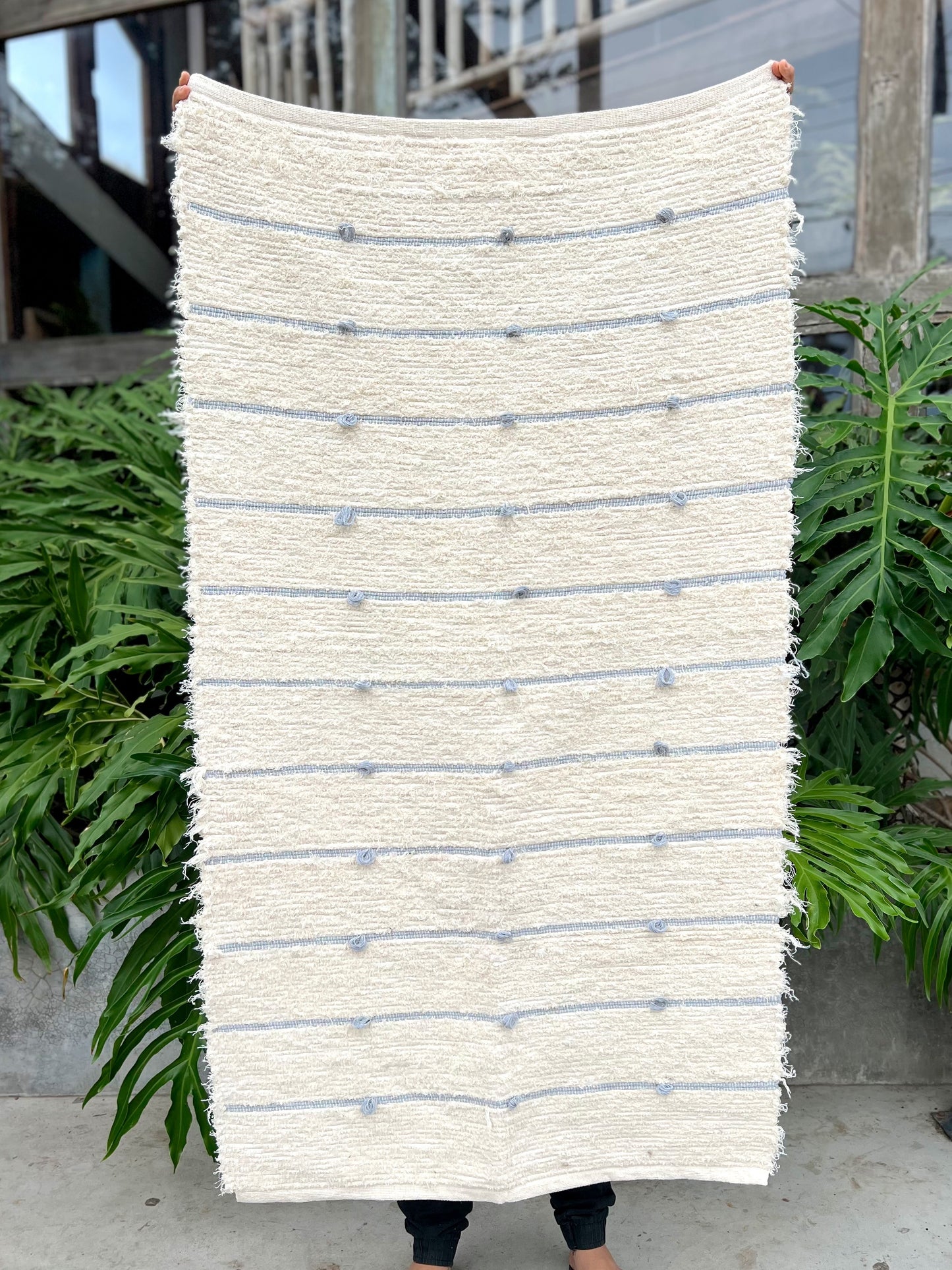 Tapete Médio Algodão Puxadinho Pompom Cinza 0,80x1,50m