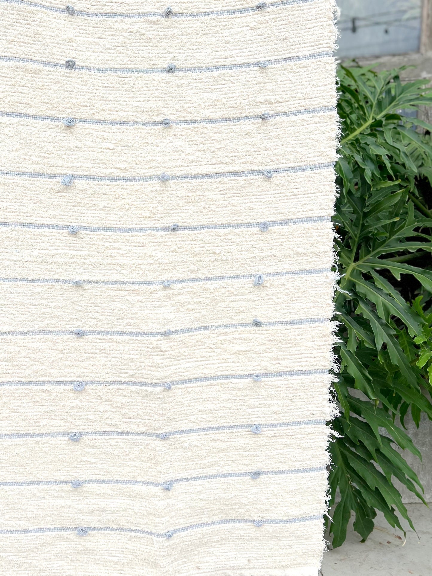 Tapete Médio Algodão Puxadinho Pompom Cinza 0,80x1,50m