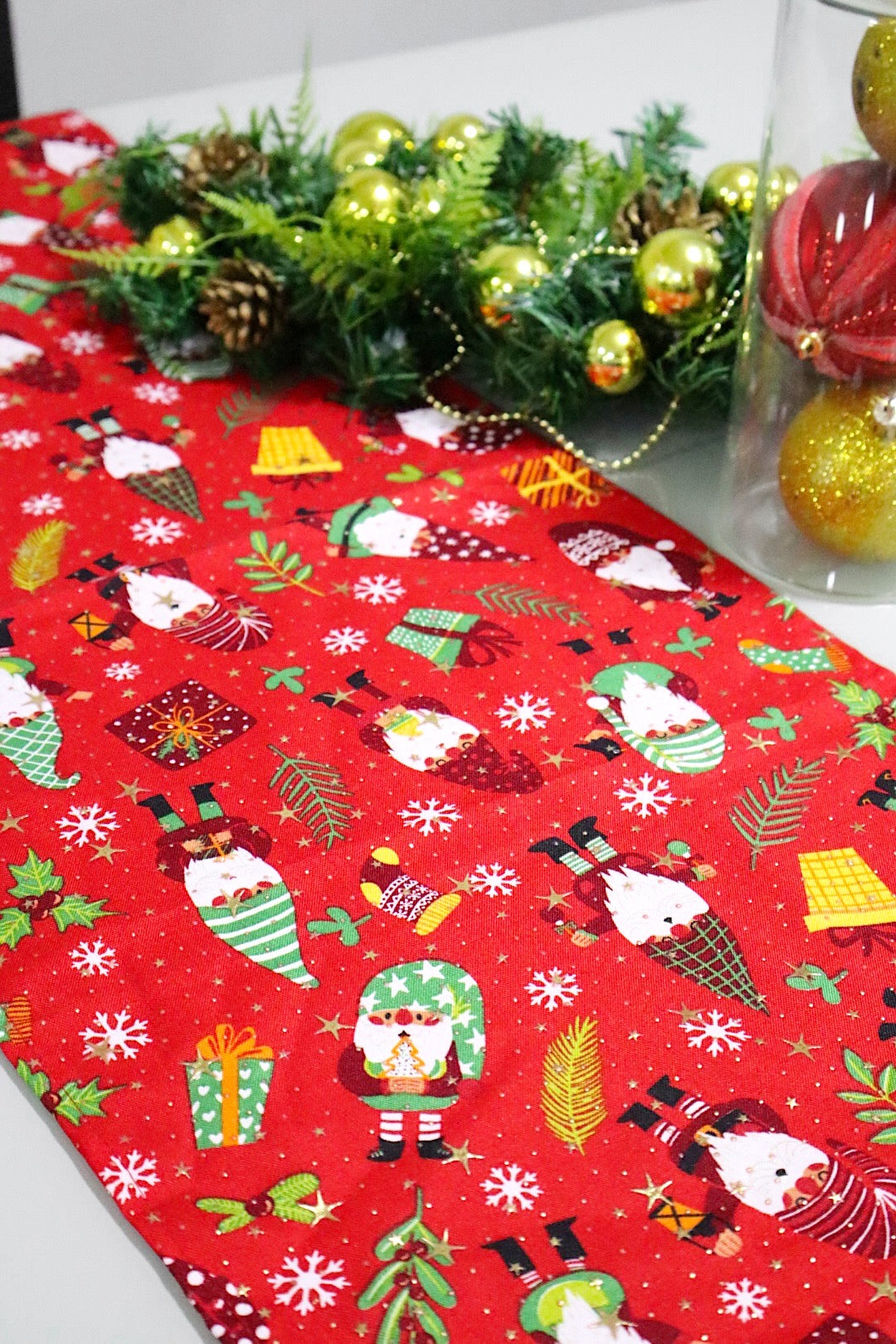 Caminho de Mesa Natal Estampado Papai Noel Vermelho