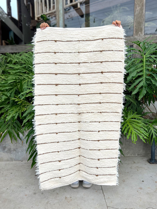 Tapete Médio Algodão Puxadinho Pompom Bege 0,80x1,50m