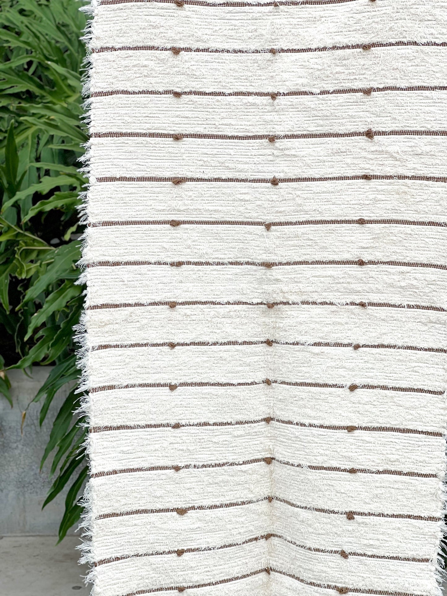 Tapete Médio Algodão Puxadinho Pompom Bege 0,80x1,50m