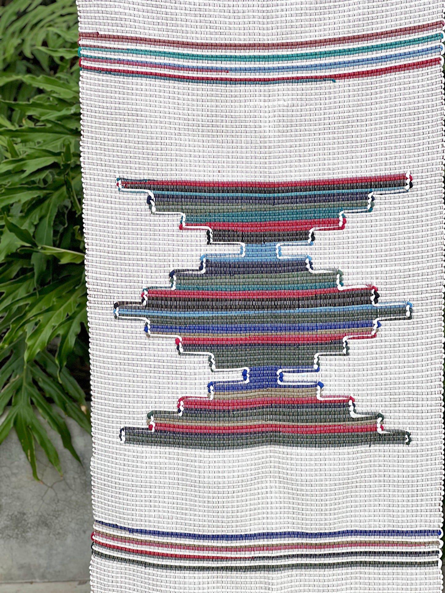 Tapete Médio Malha Cru com Bico Colorido