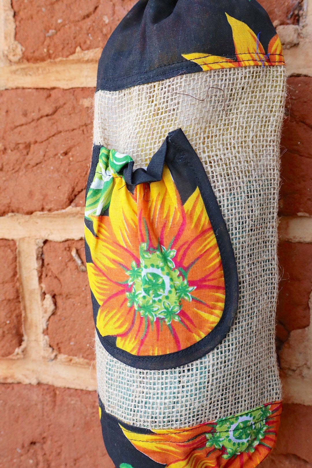 Puxa Saco Bolso Juta com Chita Preta Girassol