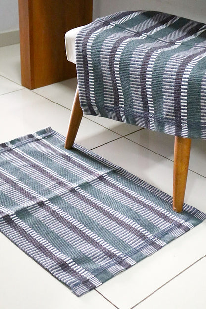 Tapete 46X67cm Listrado Cinza e Verde