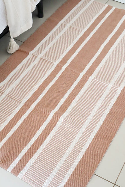 Tapete Médio Linha Rosé Listras 0,80x1,50m