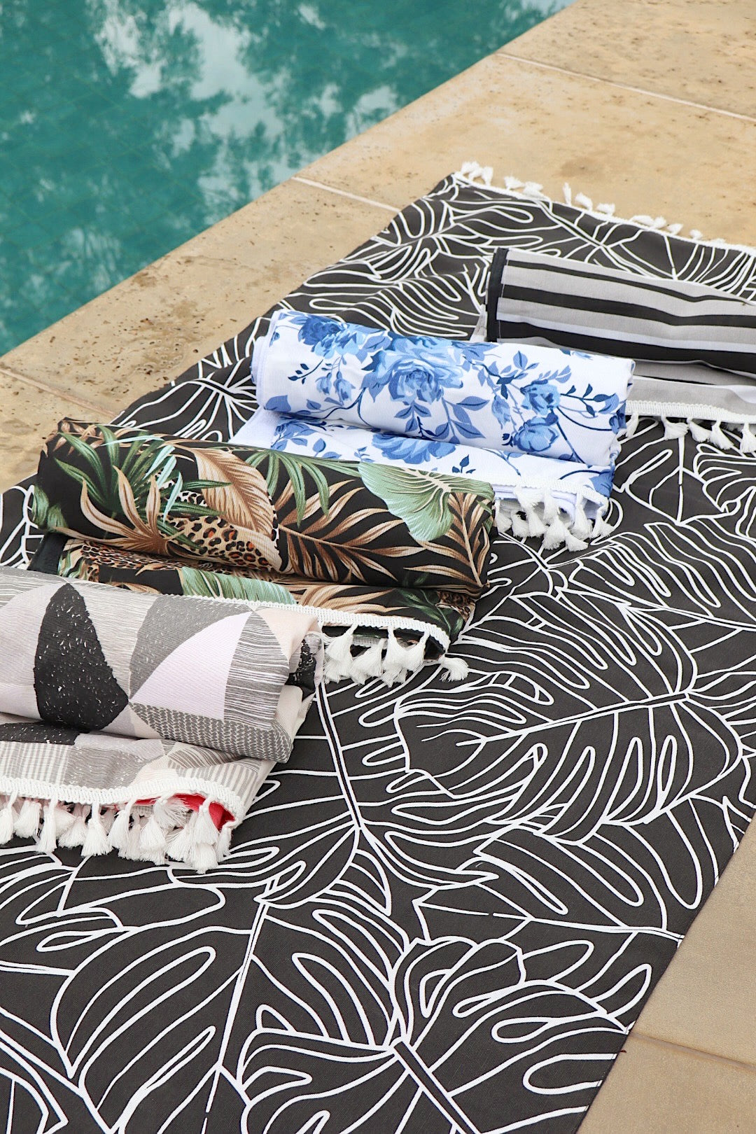 Toalha Canga Dupla Face com Tecido Impermeável Belize Folhas Preta