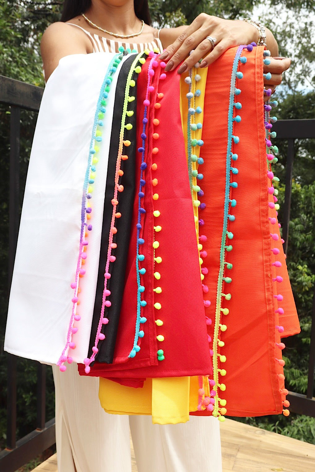 Canga Saída de Praia em Oxford com Pompom Colorido