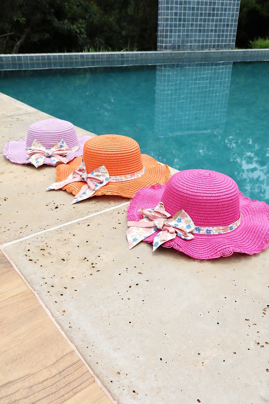 Chapéu Infantil de Praia com Laço Floral