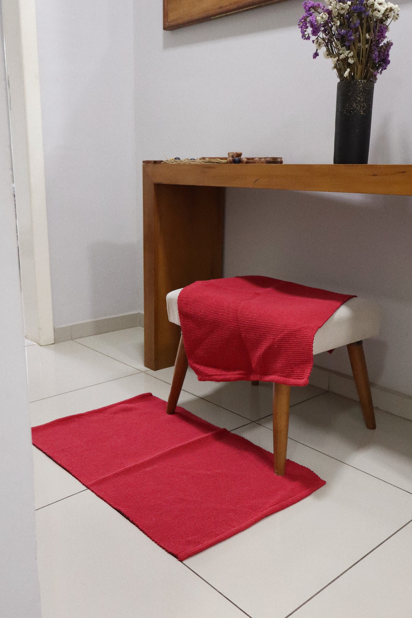Tapete em Linha Vernelho Liso 48x78cm
