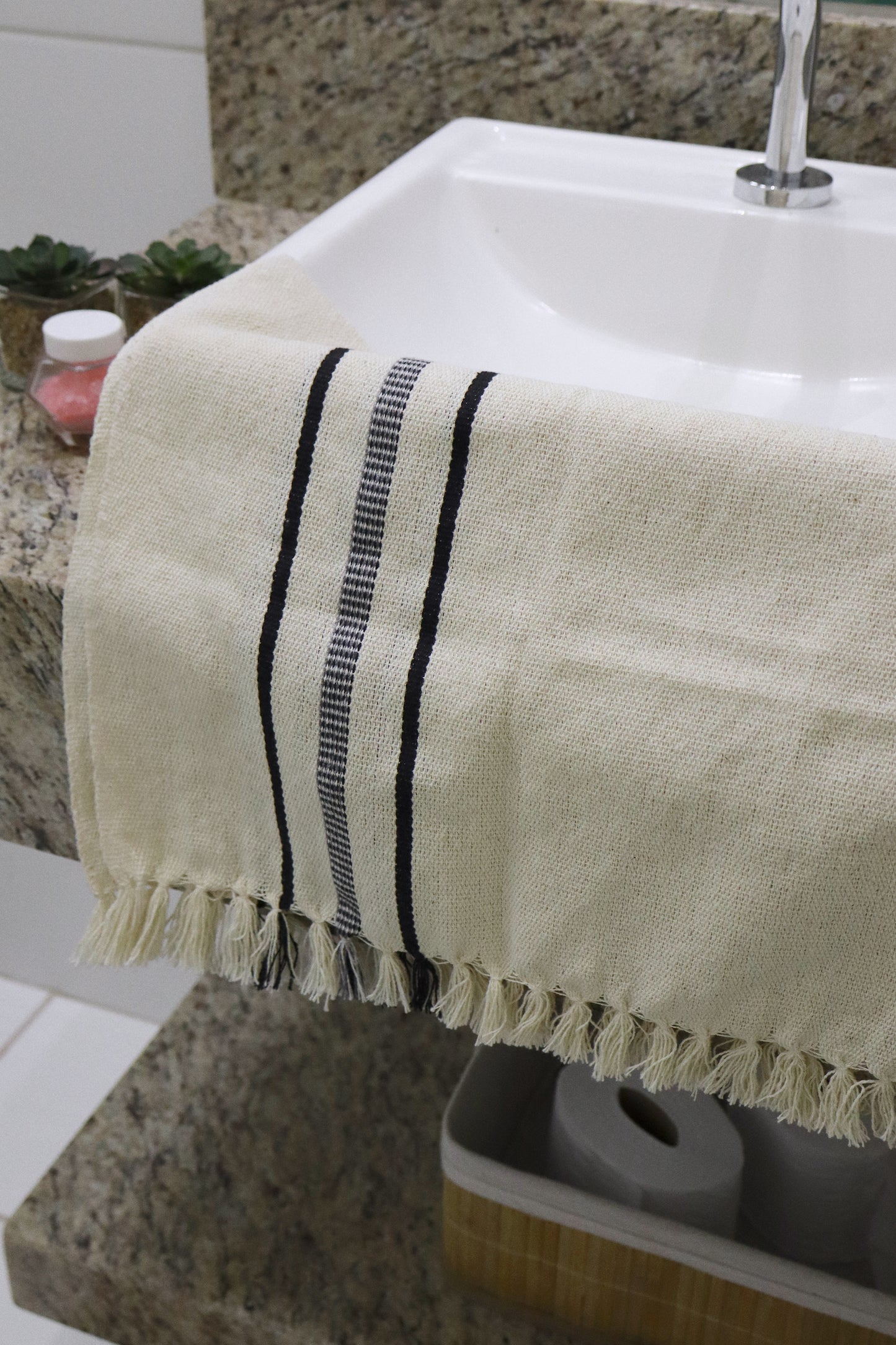 Toalhinha Lavabo Linha Preta e Cru