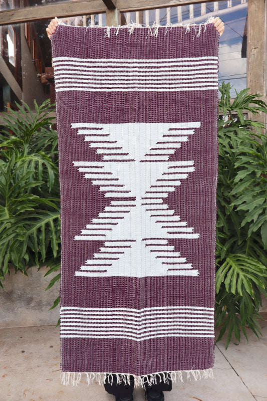 Tapete Médio Malha Bordô com Bico Cru