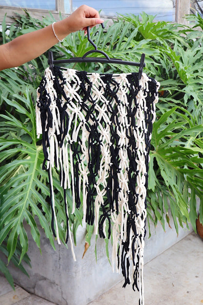 Saída de Praia Crochê Macramê Curta Recorte Luxo em Malha Cru e Preta