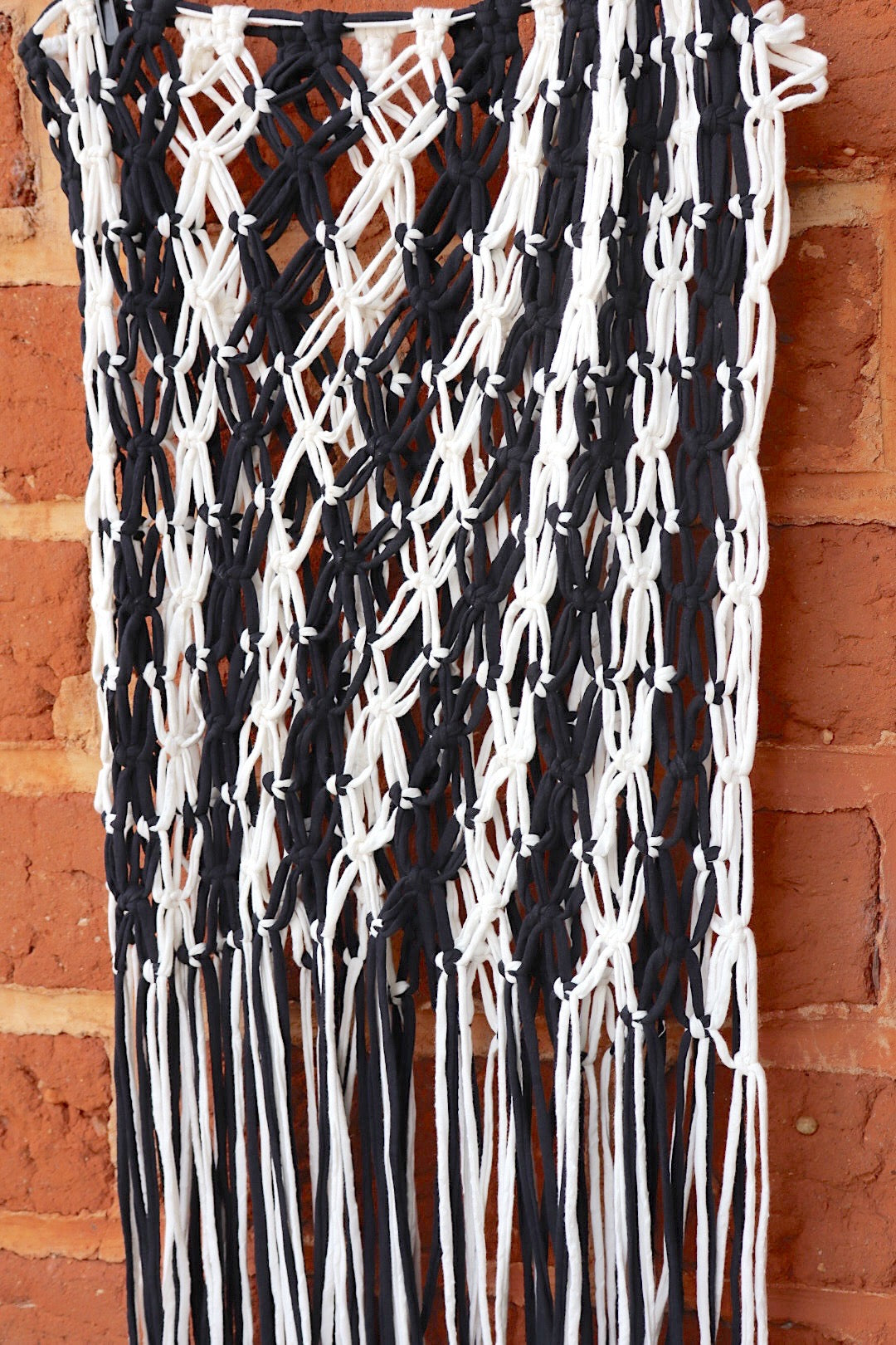 Saída de Praia Crochê Macramê Luxo Longa em Malha Preto e Branco