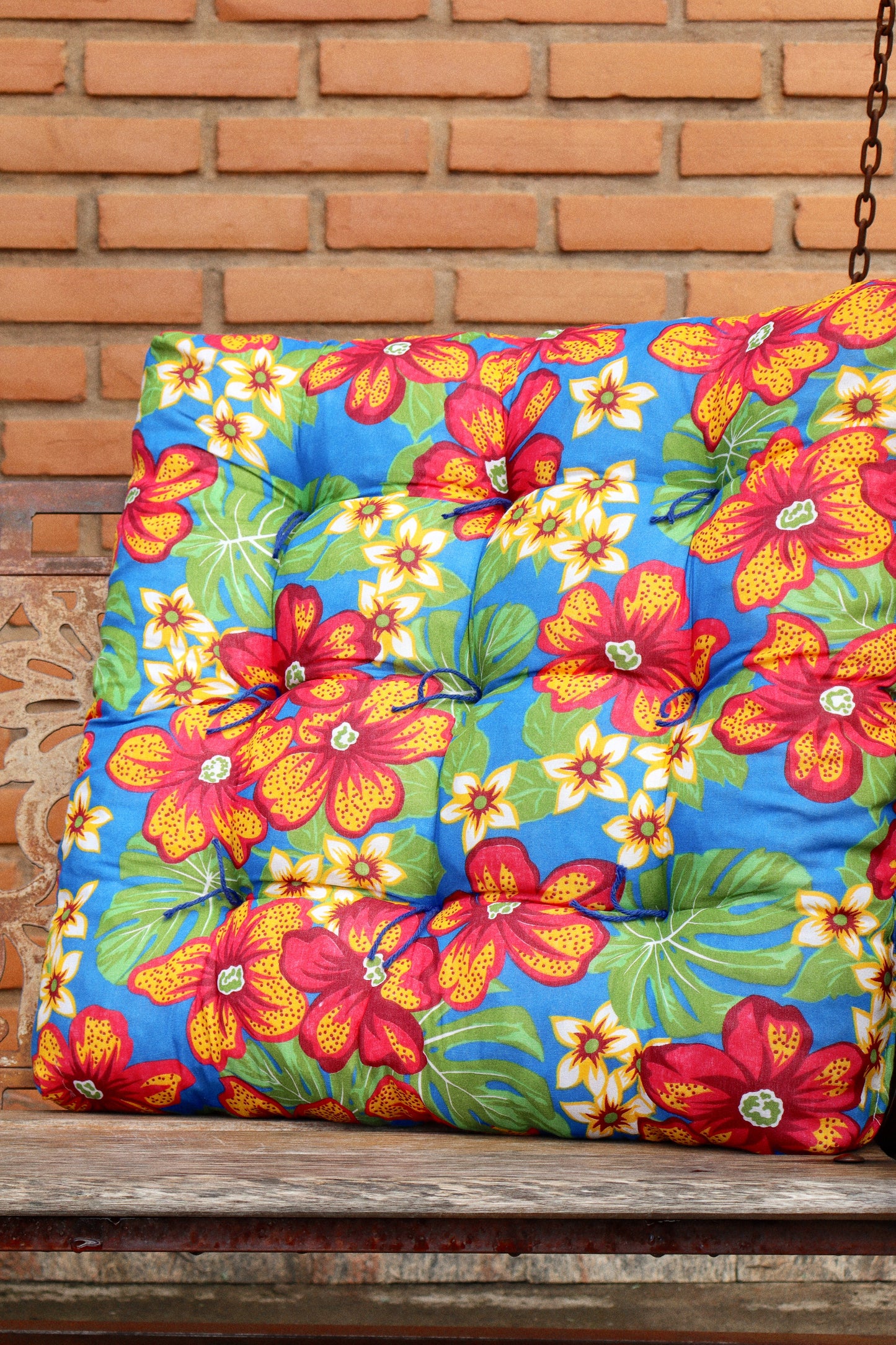 Almofada Futon Chita Azul com Vermelho 55x55cm