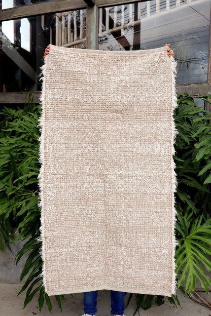 Tapete Médio Dupla Face Felpudo Bege/ Cru Sem Franja 0,80x1,40m