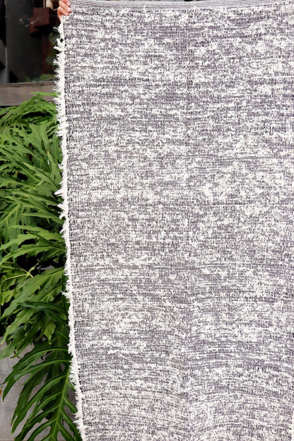 Tapete Médio Dupla Face Felpudo Preto/ Cru Sem Franja 0,80x1,40m