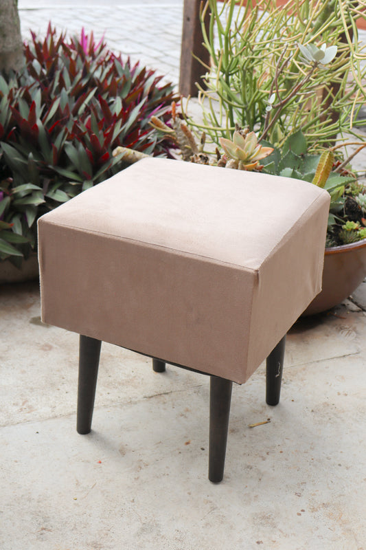 Puff em Suede Quadrado Bege