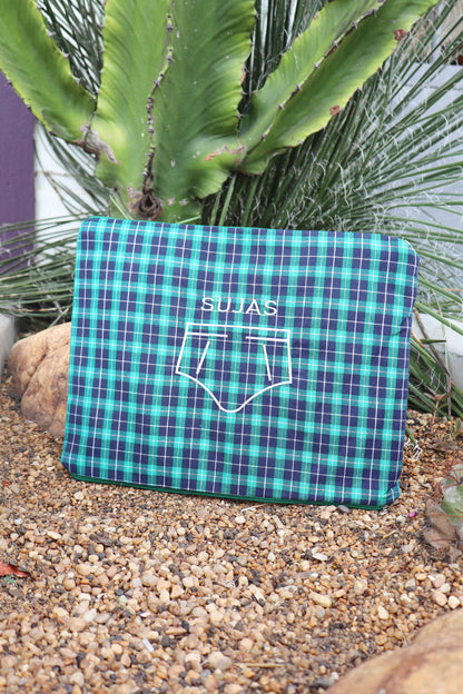 Necessaire Porta Cueca Limpinha Sujinha G Xadrez Azul e Verde