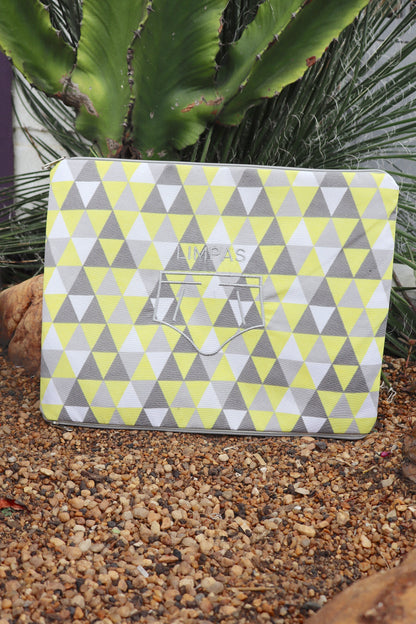 Necessaire Porta Cueca Limpinha Sujinha G Triângulo Amarelo e Cinza
