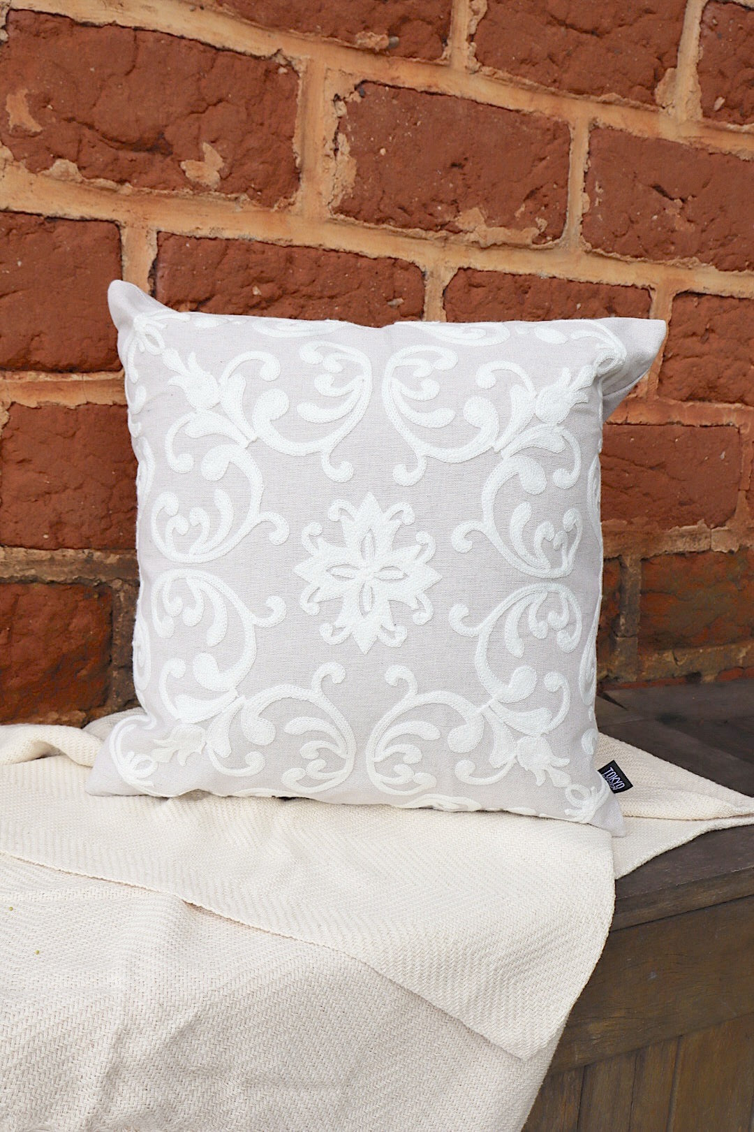 Capa de Almofada Bordada em Linho 45x45 Nude EST003