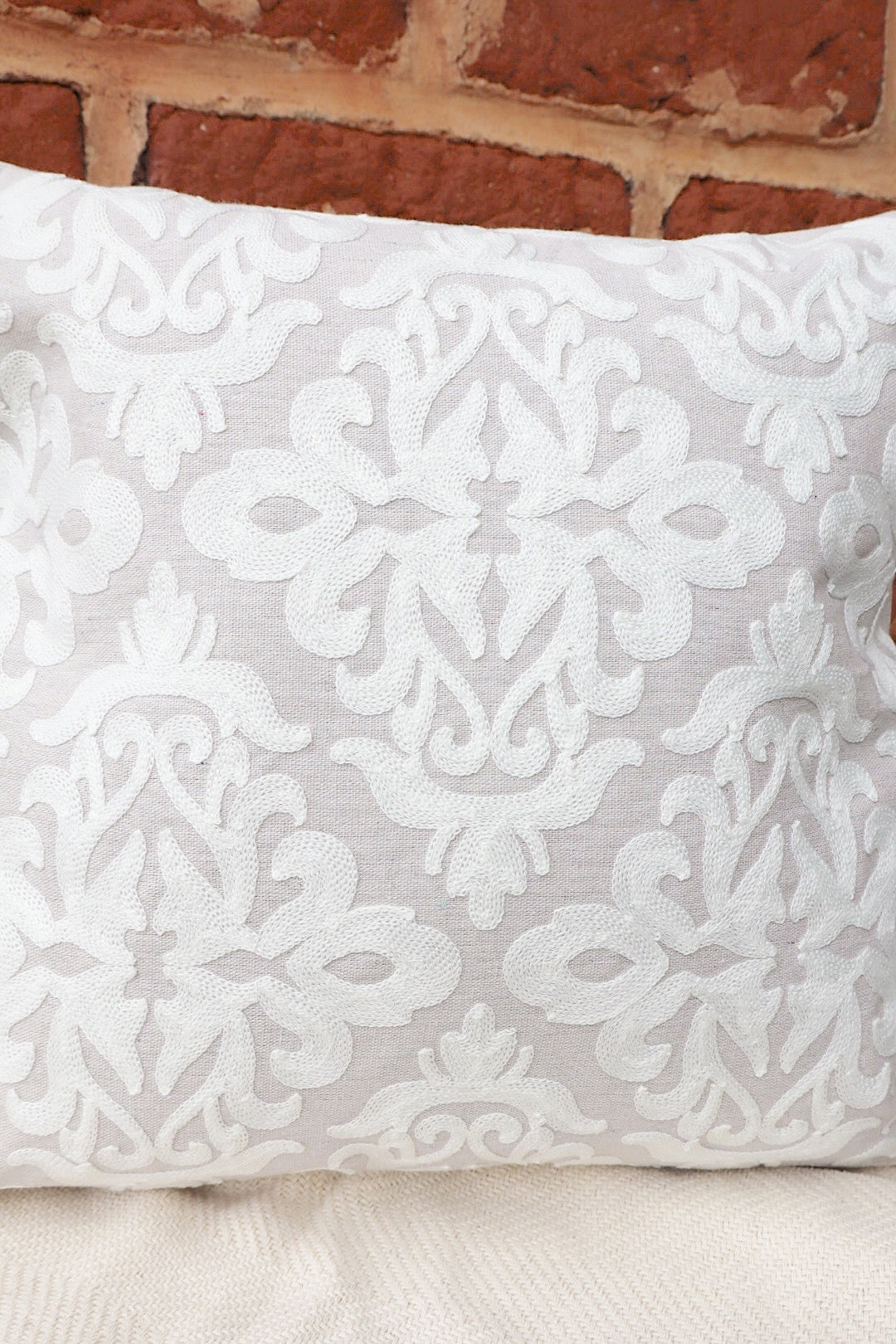 Capa de Almofada Bordada em Linho 45x45 Nude EST004