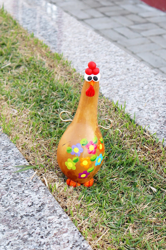 Galinha Porta Caneca em Cabaça Mostarda
