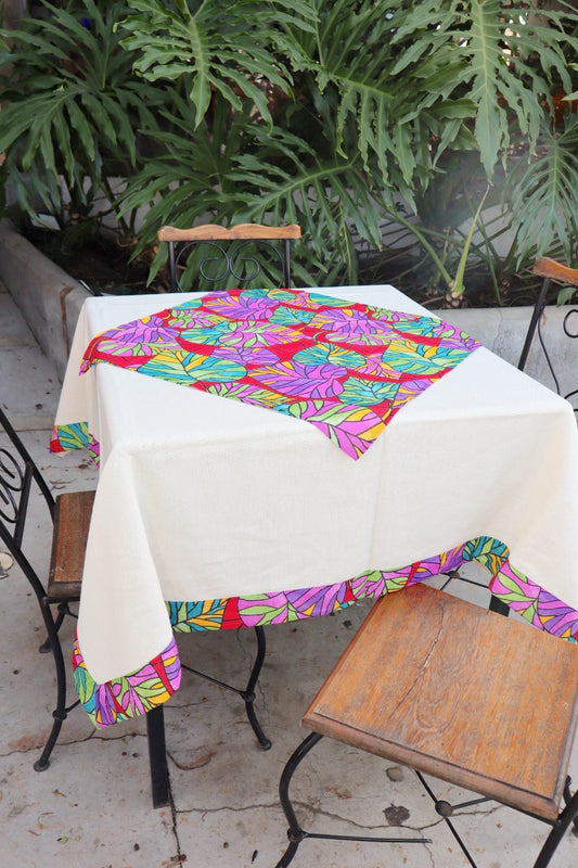 Toalha de Mesa com Barra de Chita Vermelha Colorida Geométrica com Composê 1,5mx1,5m