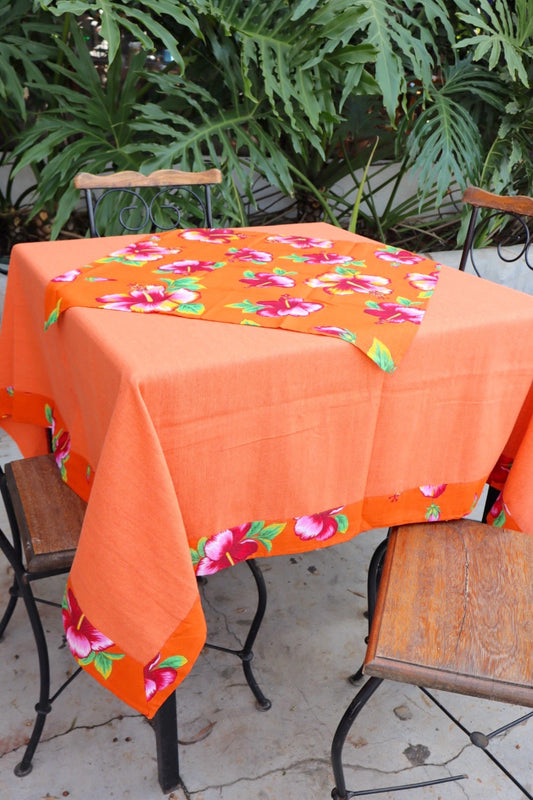 Toalha de Mesa com Barra de Chita Laranja com Composê 1,10x1,10m
